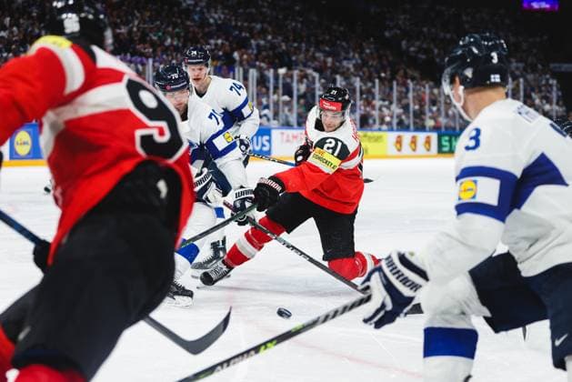 Sport Themen der Woche KW20 Sport Bilder des Tages Ice hockey, Eishockey - IIHF WC 2023 TAMPERE,FINLAND,20.MAY.23 - ICE HOCKEY - IIHF Ice Hockey World Championship, WM, Weltmeisterschaft 2023, group stage, Austria vs Finland. Image shows Teemu Hartikainen, Antti Suomela (FIN) and Lukas Haudum (AUT).  GEPAxpictures xDanielxGoetzhaber