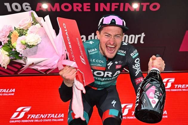 Bilder des Jahres 2023, Sport 05 Mai Sport Themen der Woche KW20 Sport Bilder des Tages May 20, 2023, CASSANO MAGNAGO, ITALY: German rider Nico Denz of team Bora - Hansgrohe team celebrates on the podium after winning the fourteenth stage of the 2023 Giro d Italia cycling race over 193 km from Sierre to Cassano Magnago, Swiss, 20 May 2023. ANSA LUCA ZENNARO CASSANO MAGNAGO ITALY - ZUMAa110 20230520_zaf_a110_094 Copyright: xZenx