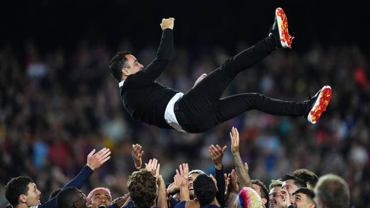 Bilder des Jahres 2023, Sport 05 Mai Sport Themen der Woche KW20 Sport Bilder des Tages Mandatory Credit: Photo by Bagu Blanco Pressinphoto Shutterstock (13922363n) FC Barcelona, Barca head coach Xavi Hernandez celebrates with his players FC Barcelona v Real Sociedad, La Liga, date 35. Football, Spotity Camp Nou Stadium, Barcelona, Spain - 20 May 2023 EDITORIAL USE ONLY No use with unauthorised audio, video, data, fixture lists (outside the EU), club league logos or live services. Online in-match use limited to 45 images (+15 in extra time). No use to emulate moving images. No use in betting, games or single club league player publications services. FC Barcelona v Real Sociedad, La Liga, date 35. Football, Spotity Camp Nou Stadium, Barcelona, Spain - 20 May 2023 EDITORIAL USE ONLY No use with unauthorised audio, video, data, fixture lists (outside the EU), club league logos or live services. Online in-match use limited to 45 images (+15 in extra time). No use to emulate moving images. No use in betting, games or  Copyright: xBaguxBlanco Pressinphoto Shutterstockx 13922363n