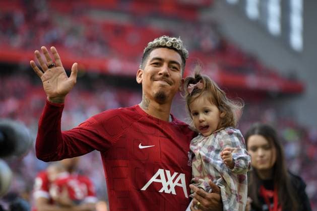 Sport Themen der Woche KW20 Sport Bilder des Tages Liverpool, England, 20th May 2023. Roberto Firmino of Liverpool waves goodbye to fans in the Kop End during the Premier League match at Anfield, Liverpool. Picture credit should read: Gary Oakley Sportimage EDITORIAL USE ONLY. No use with unauthorised audio, video, data, fixture lists, club league logos or live services. Online in-match use limited to 120 images, no video emulation. No use in betting, games or single club league player publications. SPI-2454-0116