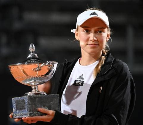 (230521) -- ROME, May 21, 2023 -- Elena Rybakina of Kazakhstan holds the trophy during the awarding ceremony after the final between Elena Rybakina of Kazakhstan and Anhelina Kalinina of Ukraine at the WTA, Tennis Damen Italian Open in Rome, Italy, May 20, 2023. (Photo by Xinhua) (SP)ITALY-ROME-TENNIS-WTA 1000-FINAL AlbertoxLingria 