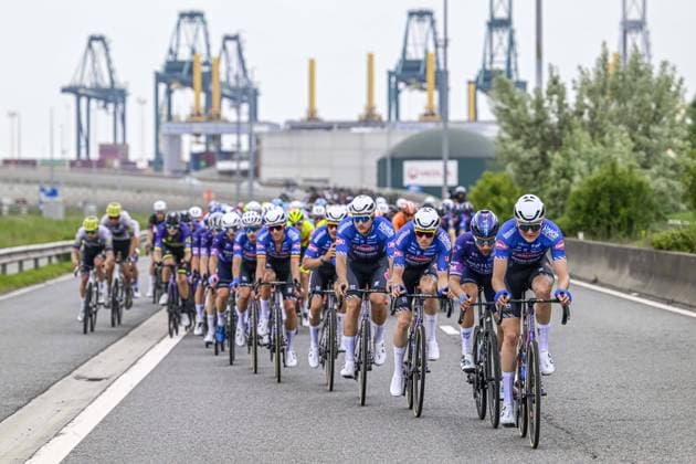 Bilder des Jahres 2023, Sport 05 Mai Sport Themen der Woche KW20 ANTWERPEN, BELGIUM - MAY 21 : VERSTRYNGE Emiel of Team ALPECIN-DECEUNINCK leading the peloton pictured during the UCI 1.1 Europe Tour 6th Antwerp Port Epic cycling race with start and finish in Antwerpen on May 21, 2023 in Antwerpen, Belgium, 21 05 2023 ( Motordriver Guy De Vuyst - Antwerp Port Epic 2023 Cycling Race PhotoNews Panoramic 