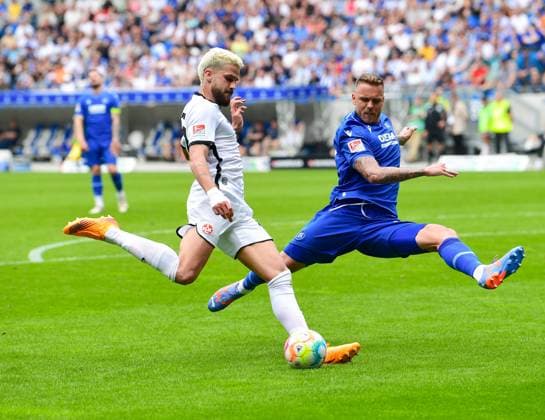 Lex Tyger Lobinger 1 FC Kaiserslautern, 27 on the ball, right Marcel Franke Karlsruher SC, 28 throws himself in, GER, Karlsruher SC vs 1 FC Kaiserslautern, Football, Men, 2 Bundesliga, 33 Matchday, Season 2022 2023, 21 05 2023, DFL REGULATES PROHIBIT ANY USE OF PHOTOGRAPHS AS IMAGE SEQUENCES AND OR QUASI VIDEO , GER, Karlsruher SC vs 1 FC Kaiserslautern, Football, Men, 2 Bundesliga, 33 Spieltag, Spielzeit 2022 2023, 21 05 2023, Karlsruhe Copyright: xEibner-Pressefoto SilasxSchuellex EP_EER