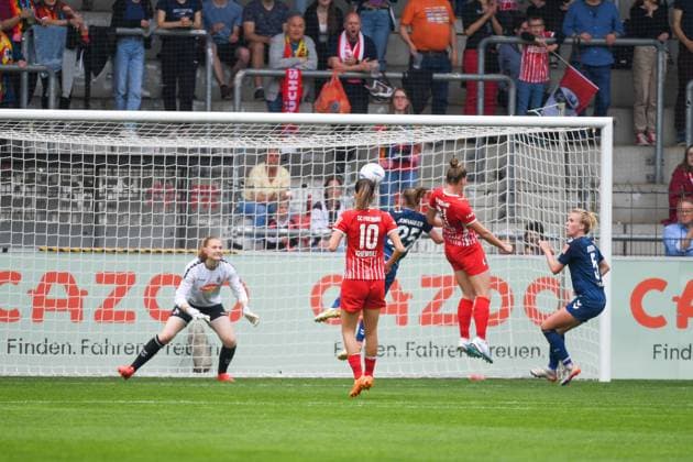 Football FLYERALARM Womens Bundesliga 21 Matchday 22 23 SC Freiburg vs 1 FC Koeln 21 05 2023 Samantha Steuerwald SC Freiburg 21 with a header chance for SC Freiburg Football FLYERALARM Womens Bundesliga SC Freiburg vs 1 FC Koeln on Sunday, May 21, 2023 at the Dreisamstadion in Freiburg im Breisgau DFL REGULATIONS PROHIBIT ANY USE OF PHOTOGRAPHS AS IMAGE SEQUENCES AND OR QUASI VIDEO Copyright: xBEAUTIFULxSPORTS GerdxGruendlx