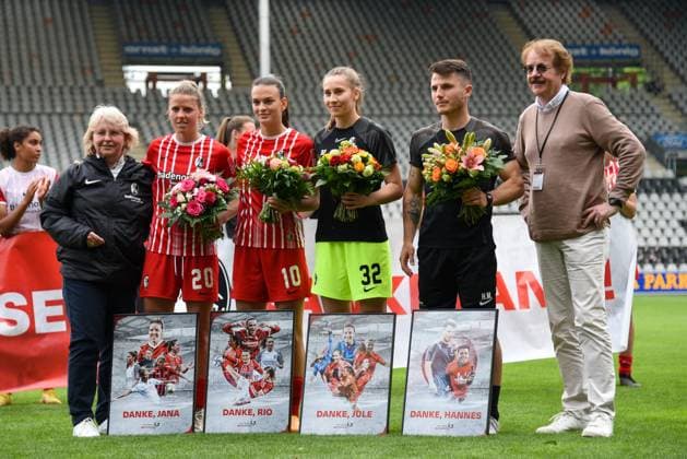 Football FLYERALARM Womens Bundesliga 21 Matchday 22 23 SC Freiburg vs 1 FC Koeln 21 05 2023 The farewells of SC Freiburg Football FLYERALARM Womens Bundesliga SC Freiburg vs 1 FC Koeln on Sunday, May 21, 2023 at the Dreisamstadion in Freiburg im Breisgau DFL REGULATIONS PROHIBIT ANY USE OF PHOTOGRAPHS AS IMAGE SEQUENCES AND OR QUASI VIDEO Copyright: xBEAUTIFULxSPORTS GerdxGruendlx