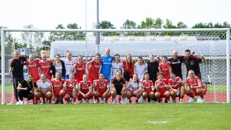 FC Bayern players take a winning photo after the match, team photo, derby winner, 21 05 2023, Aschheim Germany , Football,2 Women Bundesliga, FC Bayern Munich II 1 FC Nuremberg, DFB DFL REGULATIONS PROHIBIT ANY USE OF PHOTOGRAPHS AS IMAGE SEQUENCES AND OR QUASI VIDEO xslx