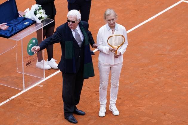 Internazionali BNL D™Italia 2023 - Day Fourteen Nicola Pietrangeli rewards former tennis player Martina Navratilova receives Golden Racket 2023 award during Day Fourteen of the Internazionali BNL D Italia 2023 at Foro Italico on May 21, 2023 in Rome, Italy Rome Rome Italy  Copyright: xGiuseppexMaffiax originalFilename:maffia-internaz230521_npuKV.jpg
