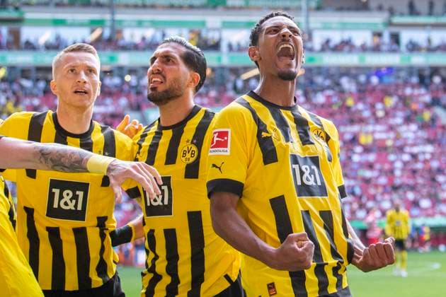 Sport Themen der Woche KW20 Fußball: 1. Bundesliga, 33. Spieltag, FC Augsburg - Borussia Dortmund am 21.05.2023 in der WWK-Arena in Augsburg. Dortmunds Marco Reus (l-r), Dortmunds Emre Can und Dortmunds Sebastien Haller jubeln nach dem 0:2. DFL REGULATIONS PROHIBIT ANY USE OF PHOTOGRAPHS AS IMAGE SEQUENCES AND OR QUASI-VIDEO. *** Fußball 1 Bundesliga, 33 Spieltag, FC Augsburg Borussia Dortmund on 21 05 2023 at WWK Arena in Augsburg Dortmunds Marco Reus l r , Dortmunds Emre Can and Dortmunds Sebastien Haller cheer after the 0 2 DFL REGULATIONS PROHIBIT ANY USE OF PHOTOGRAPHS AS IMAGE SEQUENCES AND OR QUASI VIDEO Copyright: xDavidxInderliedx