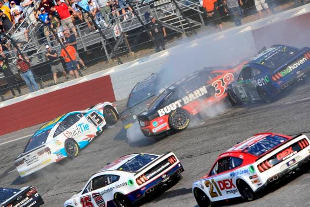 Bilder des Jahres 2023, Sport 05 Mai Sport Themen der Woche KW20 Sport Bilder des Tages NORTH WILKESBORO, NC - MAY 21: Todd Gilliland ( 38 Front Row Motorsports Boot Barn Ford) spins in turn 1 with Chandler Smith ( 13 Kaulig Racing Quick Tie Products, Inc. Chevrolet) during the running of the NASCAR, Motorsport, USA Cup Series All-Star Open on May 21, 2023 at North Wilkesboro Speedway in North Wilkesboro, NC. (Photo by Jeff Robinson Icon Sportswire) AUTO: MAY 21 NASCAR Cup Series All-Star Race EDITORIAL USE ONLY Icon230521540