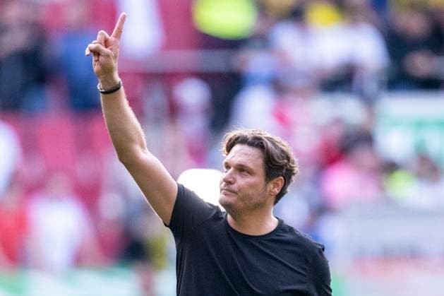 Sport Themen der Woche KW20 Fußball: 1. Bundesliga, 33. Spieltag, FC Augsburg - Borussia Dortmund am 21.05.2023 in der WWK-Arena in Augsburg. Dortmunds Trainer Edin Terzic steht vor den Fan. DFL REGULATIONS PROHIBIT ANY USE OF PHOTOGRAPHS AS IMAGE SEQUENCES AND OR QUASI-VIDEO. *** Soccer 1 Bundesliga, 33 Matchday, FC Augsburg Borussia Dortmund on 21 05 2023 at WWK Arena in Augsburg Dortmunds coach Edin Terzic faces the fan DFL REGULATES PROHIBIT ANY USE OF PHOTOGRAPHS AS IMAGE SEQUENCES AND OR QUASI VIDEO Copyright: xDavidxInderliedx