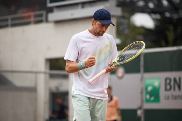 TENNIS - ATP, Tennis Herren French Open 2023 PARIS,FRANCE,22.MAY.23 - TENNIS - ATP World Tour, French Open, Roland Garros, Grand Slam, qualification. Image shows the rejoicing of Maximilian Neuchrist (AUT).  GEPAxpictures xFrancoisxAsal