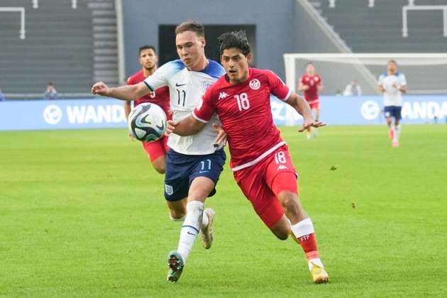 May 22, 2023, La Plata, Buenos Aires, Argentina: Sports. Vale Harvey from England (left) and Dhaoui Mohamed from Tunisia during the FIFA U-20 World Cup Argentina 2023 match between England and Tunisia at Stadium Unico Diego Armando Maradona in La Plata, Buenos Aires, Argentina, on May 22, 2023 La Plata Argentina - ZUMAf135 0257395368st Copyright: xJulietaxFerrariox