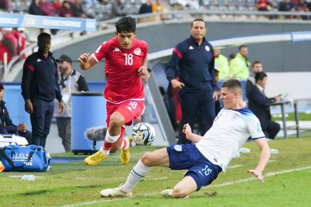May 22, 2023, La Plata, Buenos Aires, Argentina: Sports. Dhaoui Mohamed (left) from Tunisia and Edwards Ronnie from England (left) during the FIFA U-20 World Cup Argentina 2023 match between England and Tunisia at Stadium Unico Diego Armando Maradona in La Plata, Buenos Aires, Argentina, on May 22, 2023 La Plata Argentina - ZUMAf135 0257395847st Copyright: xJulietaxFerrariox