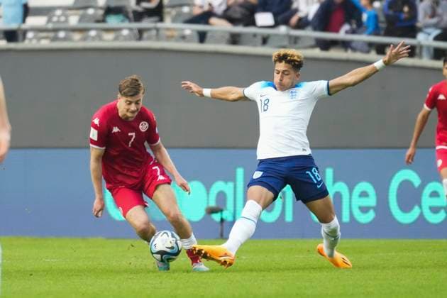 May 22, 2023, La Plata, Buenos Aires, Argentina: Sports. El Djebali Chaim from Tunisia (left) and Joseph Mateo from England (right) during the FIFA U-20 World Cup Argentina 2023 match between England and Tunisia at Stadium Unico Diego Armando Maradona in La Plata, Buenos Aires, Argentina, on May 22, 2023 La Plata Argentina - ZUMAf135 0257395991st Copyright: xJulietaxFerrariox