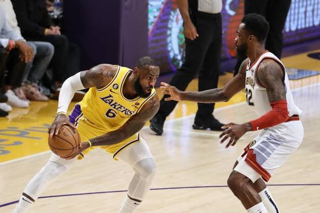 LOS ANGELES, CA - MAY 22: Los Angeles Lakers forward LeBron James (6) guarded by Denver Nuggets forward Jeff Green (32) during game 4 of the NBA, Basketball Herren, USA Western Conference between the Denver Nuggets and the Los Angeles Lakers on May 22, 2023, at Cyrpto.com Arena in Los Angeles, CA. (Photo by Jevone Moore Icon Sportswire) NBA: MAY 22 NBA Playoffs - Nuggets at Lakers EDITORIAL USE ONLY Icon2305221268