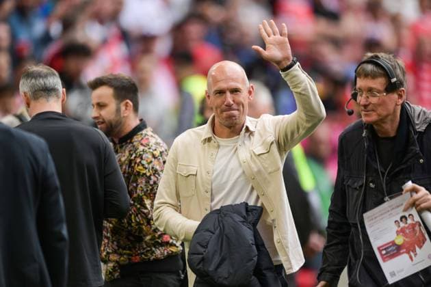 Soccer, 1 Bundesliga, 20230520, FC Bayern Munich Rasenballsport Leipzig In picture Arjen ROBBEN waves greets spectators fans visitors Munich Allianz Arena Bayern Germany Copyright: Passion2Press MarkusxFischerx