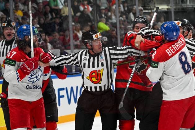 RIGA, LATVIA MAY 23 The referee stops a fight during the 2023 IIHF Ice Hockey World Championship Finland Latvia game between Canada and Czech Republic at Arena Riga on May 23, 2023 in Riga, Latvia Riga Arena Riga Latvia  Copyright: xJustPictures.ch AndreaxBrancax