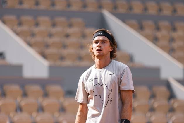 TENNIS - ATP, Tennis Herren French Open 2023 PARIS,FRANCE,22.MAY.23 - TENNIS - ATP World Tour, French Open, Roland Garros, Grand Slam, practice. Image shows Andrey Rublev (RUS).  GEPAxpictures xFrancoisxAsal