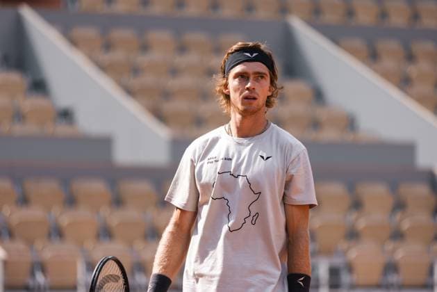 TENNIS - ATP, Tennis Herren French Open 2023 PARIS,FRANCE,22.MAY.23 - TENNIS - ATP World Tour, French Open, Roland Garros, Grand Slam, practice. Image shows Andrey Rublev (RUS).  GEPAxpictures xFrancoisxAsal