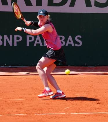 Mandatory Credit: Photo by Javier Garcia Shutterstock (13924795ad) Francesca Jones in action before pulling out of her second round Qualifying match with a shoulder injury French Open Tennis, Wednesday Qualifying and Previews, Roland Garros, Paris, France - 24 May 2023 French Open Tennis, Wednesday Qualifying and Previews, Roland Garros, Paris, France - 24 May 2023  Copyright: xJavierxGarcia Shutterstockx 13924795ad