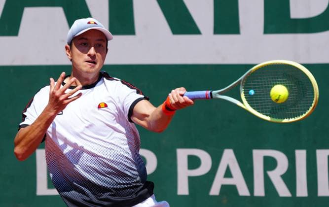 Mandatory Credit: Photo by Javier Garcia Shutterstock (13924795ax) Ryan Peniston in action during his second round qualifying defeat French Open Tennis, Wednesday Qualifying and Previews, Roland Garros, Paris, France - 24 May 2023 French Open Tennis, Wednesday Qualifying and Previews, Roland Garros, Paris, France - 24 May 2023  Copyright: xJavierxGarcia Shutterstockx 13924795ax