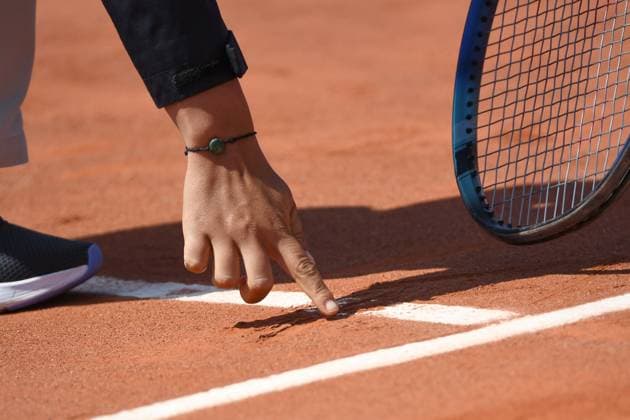 Tennis : Internationaux de Strasbourg 2023 - France - Ambiance point litigieux - Juge de ligne - Arbitrage Tennis : Internationaux de Strasbourg 2023 - France - 24 05 23 ChrysleneCaillaud Panoramic 