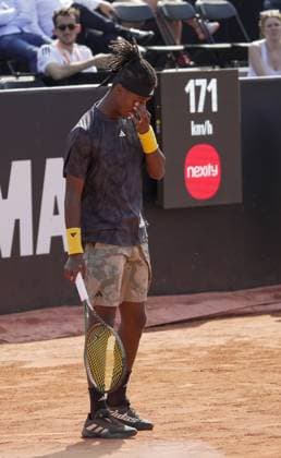Mikael Ymer (SWE) lors de son match face Ã Arthur Fils (FRA), tournoi de tennis Open Parc Auvergne RhÃ ne-Alpes Ã Lyon le 24 05 2023. TENNIS : Tournoi de Lyon ATP, Tennis Herren 250 - Open Parc - Lyon - 24 05 2023 SandrineThesillat Panoramic 