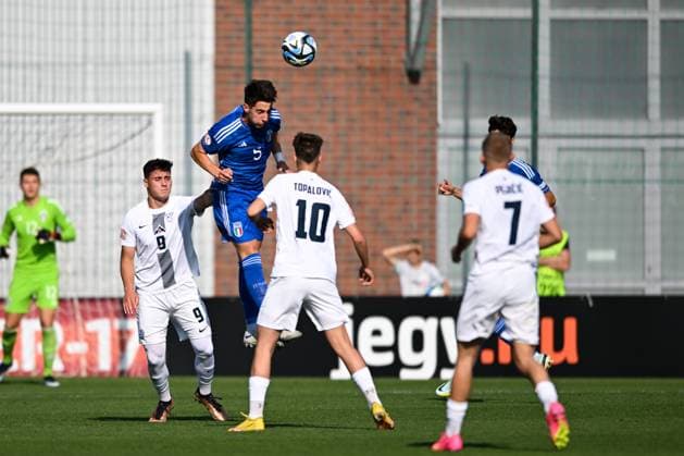 Italy U17, U 17 ¢& x80;& x99;s Edoardo Sadotti defending against dSlovenia U17Ã¢& x80;& x99;s Luka Topalovic during the qualifying phase Under-17 Championship Hungary 2023 soccer match Italy U17 vs. Slovenia U17 at the Globall Football Park stadium in Telki, Hungary, 24th of May 2023  Copyright: xVinnyxOrlando LiveMediax xipa-agx xLivexMediax 0 IPA_IPA38190082