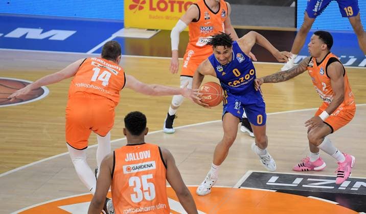 24 05 2023, xemx, Basketball BBL, rathiopharm Ulm Alba Berlin emspor, v l Philipp Herkenfoff rathiopharm Ulm , Maodo Lo Alba Berlin , Yago Mateus Dos Santos rathiopharm Ulm duel, action, action, battle for the ball Ulm