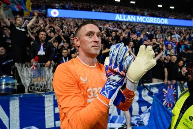 Sport Themen der Woche KW21 Sport Bilder des Tages Fußball, Glasgow Rangers - Heart of Midlothian Mandatory Credit: Photo by Stuart Wallace Shutterstock (13924634bp) Rangers goalkeeper Allan McGregor applauds the Rangers fans after playing his last game at Ibrox Stadium before leaving Rangers when his contract expires at the end of the season. Rangers v Heart of Midlothian, Cinch Scottish Premiership, Football, Ibrox Stadium, Glasgow, Scotland, UK - 24 May 2023 EDITORIAL USE ONLY No use with unauthorised audio, video, data, fixture lists, club league logos or live services. Online in-match use limited to 120 images, no video emulation. No use in betting, games or single club league player publications. Rangers v Heart of Midlothian, Cinch Scottish Premiership, Football, Ibrox Stadium, Glasgow, Scotland, UK - 24 May 2023 EDITORIAL USE ONLY No use with unauthorised audio, video, data, fixture lists, club league logos or live services. Online in-match use limited to 120 images, no video emulation. No use in betting, games or single club league player publications.  Copyright: xStuartxWallace Shutterstockx 13924634bp