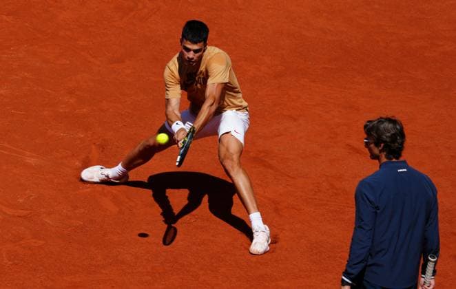 Mandatory Credit: Photo by Javier Garcia Shutterstock (13924802aw) Carlos Alcaraz practices on Philippe Chartier Court for the first time in the 2023 tournament with coach Juan Carlos Ferrero French Open Tennis, Wednesday Qualifying and Previews, Roland Garros, Paris, France - 25 May 2023 French Open Tennis, Wednesday Qualifying and Previews, Roland Garros, Paris, France - 25 May 2023  Copyright: xJavierxGarcia Shutterstockx 13924802aw