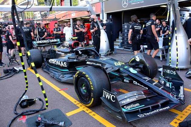 Formula 1 Grand Prix Monaco 2023 25 05 2023, Circuit de Monaco, Monte Carlo, Formula 1 Grand Prix Monaco 2023 ,in the picture Lewis Hamilton GBR , Mercedes AMG Petronas Formula One Team looks at the new side boxes on his car nordphotoxGmbHx xBratic nph00250