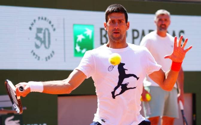 Mandatory Credit: Photo by Javier Garcia Shutterstock (13924802cr) Novak Djokovic practices French Open Tennis, Wednesday Qualifying and Previews, Roland Garros, Paris, France - 25 May 2023 French Open Tennis, Wednesday Qualifying and Previews, Roland Garros, Paris, France - 25 May 2023  Copyright: xJavierxGarcia Shutterstockx 13924802cr