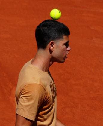 Mandatory Credit: Photo by Javier Garcia Shutterstock (13924802dn) Carlos Alcaraz practices French Open Tennis, Wednesday Qualifying and Previews, Roland Garros, Paris, France - 25 May 2023 French Open Tennis, Wednesday Qualifying and Previews, Roland Garros, Paris, France - 25 May 2023  Copyright: xJavierxGarcia Shutterstockx 13924802dn