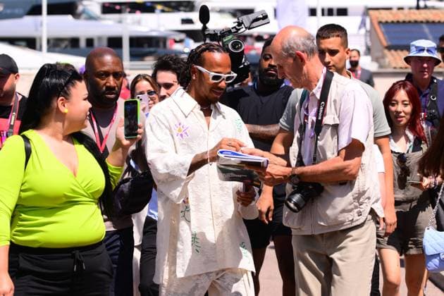 , , 26 05 2023, Monaco Ville, free practice Monaco GP, Lewis Hamilton of Mercedes AMG Petronas F1 Team arrive into the circuit Port du Monaco Monaco Ville Monaco  eu-images-560