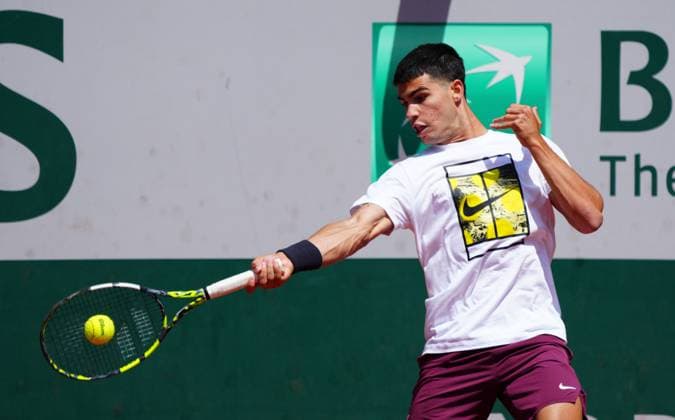 Mandatory Credit: Photo by Javier Garcia Shutterstock (13925663bf) Carlos Alcaraz practices French Open Tennis, Friday Qualifying and Previews, Roland Garros, Paris, France - 26 May 2023 French Open Tennis, Friday Qualifying and Previews, Roland Garros, Paris, France - 26 May 2023  Copyright: xJavierxGarcia Shutterstockx 13925663bf