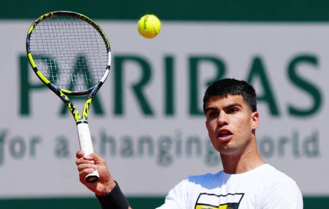 Mandatory Credit: Photo by Javier Garcia Shutterstock (13925663bi) Carlos Alcaraz practices French Open Tennis, Friday Qualifying and Previews, Roland Garros, Paris, France - 26 May 2023 French Open Tennis, Friday Qualifying and Previews, Roland Garros, Paris, France - 26 May 2023  Copyright: xJavierxGarcia Shutterstockx 13925663bi