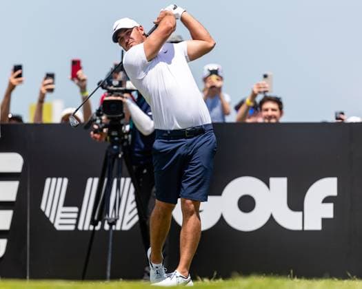 May 26, 2023, Potomac Falls, Virginia, USA: Five days after winning the PGA, Golf Herren Championship, BROOKS KOEPKA tees off on the first hole during the first round of the LIV Golf DC event at Trump National Golf Club. Potomac Falls USA - ZUMAb237 20230526_znp_b237_016 Copyright: xRobertxBlakleyx