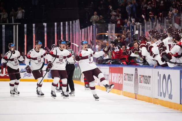 230527 Dans Locmelis of Latvia celebrates with team mates after 0 1 during the 2023 IIHF Ice Hockey World Championship semifinal game between Canada and Latvia on May 27, 2023 in Tampere Photo Joel Marklund BILDBYRAN kod JM JM0485 bbeng ishockey ice hockey ice hockey ishockey vm 2023 ishockey vm vm vm 2023 iihf ice hockey world championship semifinal semi final kanada canada latvia lettland jubel  Copyright: JOELxMARKLUND BB230527JM015