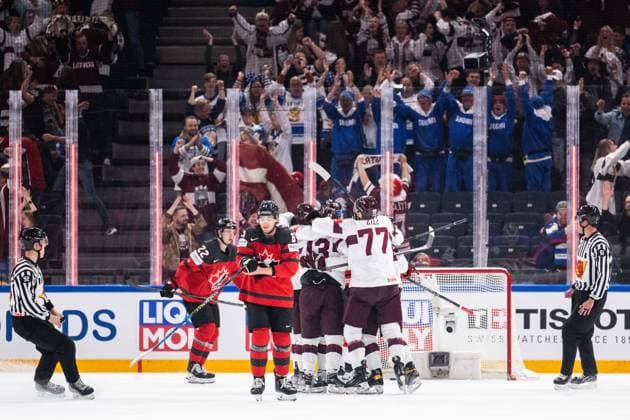 230527 Jack Quinn and Jake Neighbours of Canada look dejected after 0 1 by Dans Locmelis of Latvia during the 2023 IIHF Ice Hockey World Championship semifinal game between Canada and Latvia on May 27, 2023 in Tampere Photo Joel Marklund BILDBYRAN kod JM JM0485 bbeng ishockey ice hockey ice hockey vm 2023 ishockey vm vm 2023 iihf ice hockey world championship semifinal semi final kanada canada latvia lettland jubel depp  Copyright: JOELxMARKLUND BB230527JM016