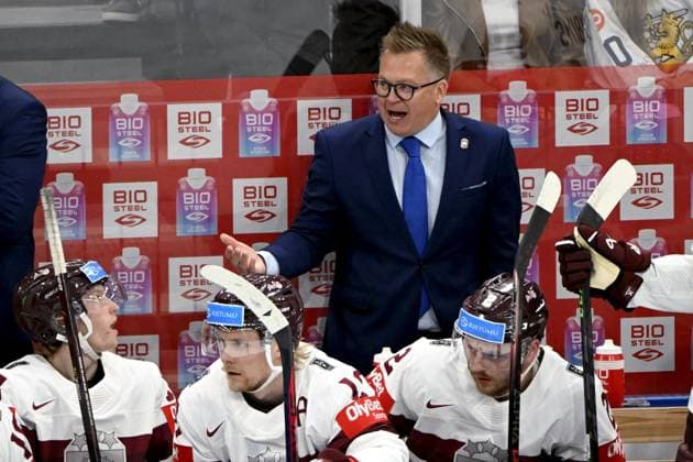 Coach Petteri Nummelin of team Latvia tends the bench during the 2023 IIHF Ice hockey, Eishockey World Championships semifinal match between Canada and Latvia in Tampere on May 27, 2023. Tampere Finland LKFTJK20230527143935SHHN  Copyright: xJussixNukarix LKFTJK20230527143935SHHN