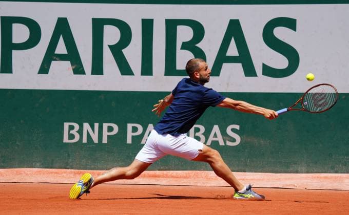 Mandatory Credit: Photo by Javier Garcia Shutterstock (13925673ax) Dan Evans practices French Open Tennis, Saturday Qualifying and Previews, Roland Garros, Paris, France - 27 May 2023 French Open Tennis, Saturday Qualifying and Previews, Roland Garros, Paris, France - 27 May 2023  Copyright: xJavierxGarcia Shutterstockx 13925673ax
