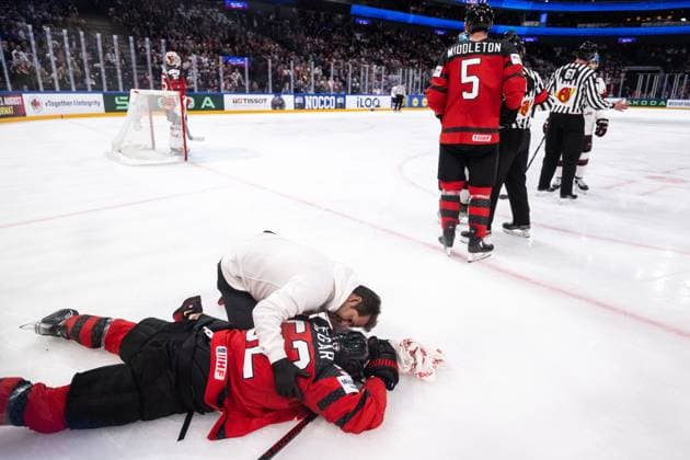 230527 MacKenzie Weegar of Canada receives medical attention during the 2023 IIHF Ice Hockey World Championship semifinal game between Canada and Latvia on May 27, 2023 in Tampere Photo Joel Marklund BILDBYRAN kod JM JM0485 bbeng ishockey ice hockey ice hockey vm 2023 ishockey vm vm vm 2023 iihf ice hockey world championship semifinal semi final kanada canada latvia lettland skada  Copyright: JOELxMARKLUND BB230527JM028
