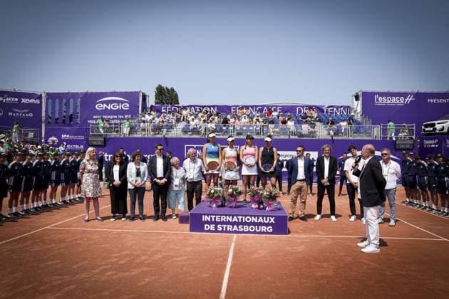 Finale du double fÃ minin. Internationaux de Strasbourg 2023 Pia Imbs, President de l EuromÃ tropole YIFAN XU (CHN) ZHAOXUAN YANG (CHN) DESIRAE KRAWCZYK (USA) GIULIANA OLMOS (MEX) Tennis : Internationaux de Strasbourg 2023 - France - 27 05 23 ElyxandroCegarra Panoramic 