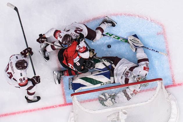 230527 Cody Glass of Canada challenges Kristians Rubins, Karlis Cukste and goaltender Arturs Silovs of Latvia during the 2023 IIHF Ice Hockey World Championship semifinal game between Canada and Latvia on May 27, 2023 in Tampere Photo Joel Marklund BILDBYRAN kod JM JM0485 bbeng ishockey ice hockey ice hockey vm 2023 ishockey vm vm 2023 iihf ice hockey world championship semifinal semi final canada canada latvia lettland  Copyright: JOELxMARKLUND BB230527JM040