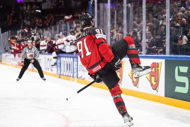 230527 Adam Fantilli of Canada celebrates after 3 2 during the 2023 IIHF Ice Hockey World Championship semifinal game between Canada and Latvia on May 27, 2023 in Tampere Photo Joel Marklund BILDBYRAN kod JM JM0485 bbeng ishockey ice hockey ice hockey vm 2023 ishockey vm vm vm 2023 iihf ice hockey world championship semifinal semi final kanada canada latvia lettland jubel  Copyright: JOELxMARKLUND BB230527JM046