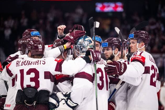 230527 Goaltender Arturs Silovs of Latvia with team mates after the 2023 IIHF Ice Hockey World Championship semifinal game between Canada and Latvia on May 27, 2023 in Tampere Photo Joel Marklund BILDBYRAN kod JM JM0485 bbeng ishockey ice hockey ishockey vm 2023 ishockey vm vm vm 2023 iihf ice hockey world championship semifinal semi final kanada canada latvia lettland  Copyright: JOELxMARKLUND BB230527JM054