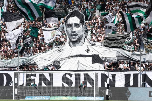 Sport Themen der Woche KW21 Sport Bilder des Tages Eine Choreo der Gladbacher Fans zu Ehren Lars Stindls. Moenchengladbach, Fussball 1.Bundesliga 34. Spieltag, Spieltag 34, Borussia Moenchengladbach - FC Augsburg, 12.05.2023, Borussia-Park, Moenchengladbach. DFL regulations prohibit any use of photographs as image sequences and or quasi-video Â *** A choreo by Gladbach fans in honor of Lars Stindl Moenchengladbach, Football 1 Bundesliga 34 Spieltag, Matchday 34, Borussia Moenchengladbach FC Augsburg, 12 05 2023, Borussia Park, Moenchengladbach DFL regulations prohibit any use of photographs as image sequences and or quasi video Â