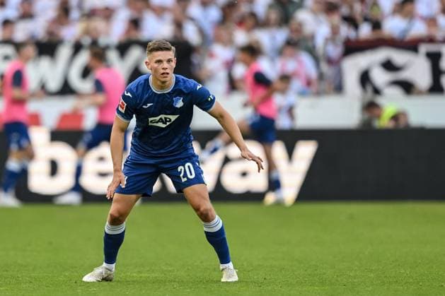 27 05 2023, Stuttgart, Germany, Mercedes Benz Arena, VfB Stuttgart vs TSG 1899 Hoffenheim 1 Bundesliga, Finn Ole Becker TSG 1899 Hoffenheim Schaut Foto H Langer, H Langer DFB DFL REGULATIONS PROHIBIT ANY USE OF PHOTOGRAPHS AS IMAGE SEQUENCES AND OR QUASI VIDEO Stuttgart Mercedes Benz Arena Baden Wuerttemberg Germany 541_ VFBTSG20230527_133 Langer-541