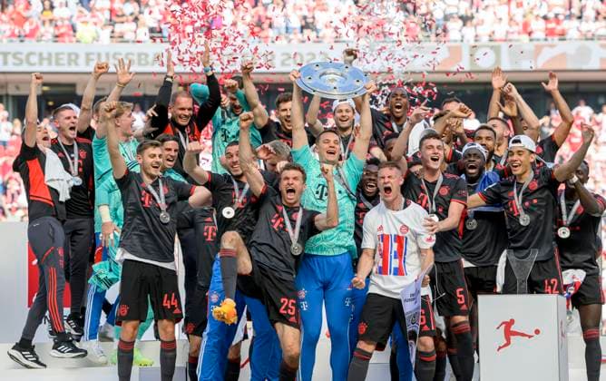 Award ceremony, cheering Team M with the championship cup held by goalkeeper Manuel NEUER M, l Thomas MUELLER Müller, M Team, Team, , Cup, Football 1 Bundesliga, 34 Spieltag, 1 FC Koeln K FC Bayern Muenchen M 1 2, am 27 05 2023 in Koeln Germany DFL regulations prohibit any use of photographs as image sequences and or quasi video Â